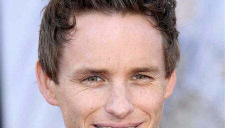 Eddie Redmayne: Teatral Kökenli Başarılı Oyuncu